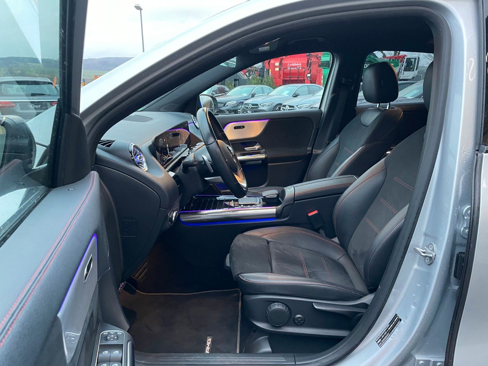 Fahrzeugabbildung Mercedes-Benz GLA 200 AMG+Ambiente+TotW+Night+RKamera+19Zoll