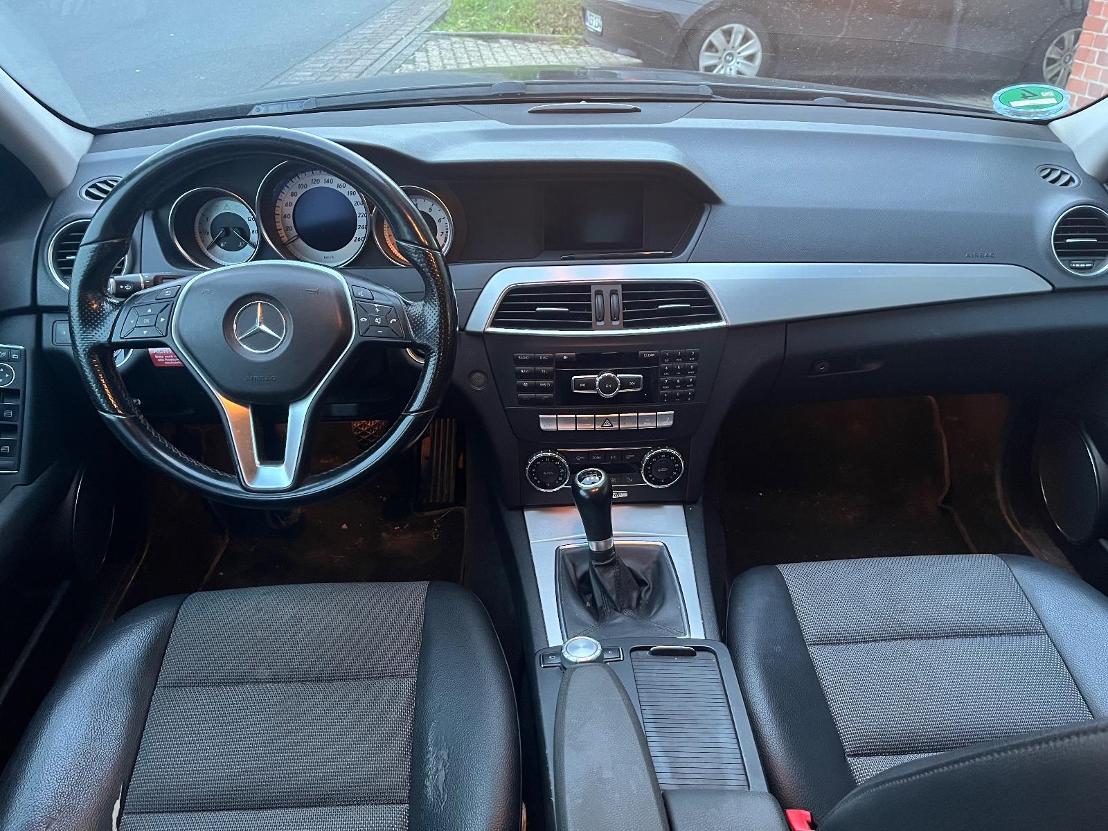 Mercedes-Benz C180 2012 — photo 13