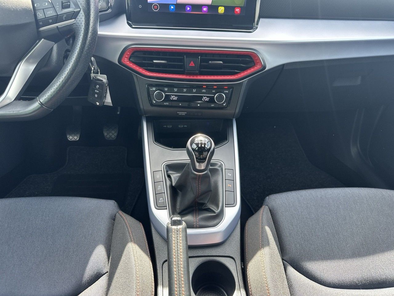 Fahrzeugabbildung SEAT Arona FR 1.0 TSI 110 PS 6-Gang-Kamera*1Hnd* - mit KI generiert/bearbeitet