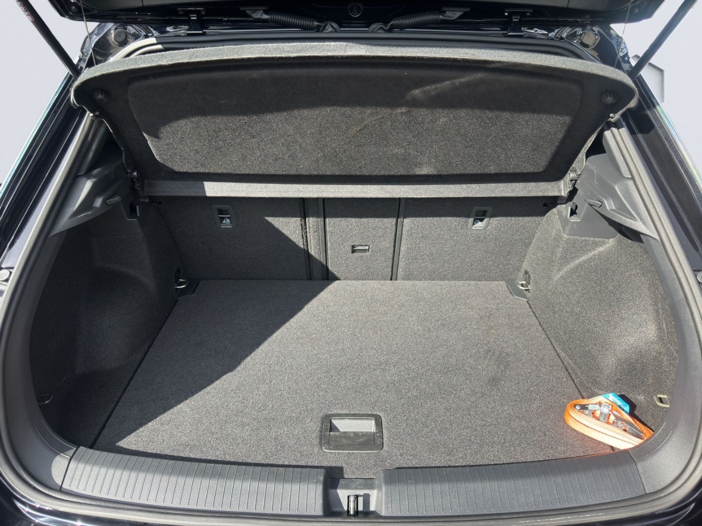 T-Roc 1.5 TSI R-Line DSG AHZV LED PDC Rückfahrka