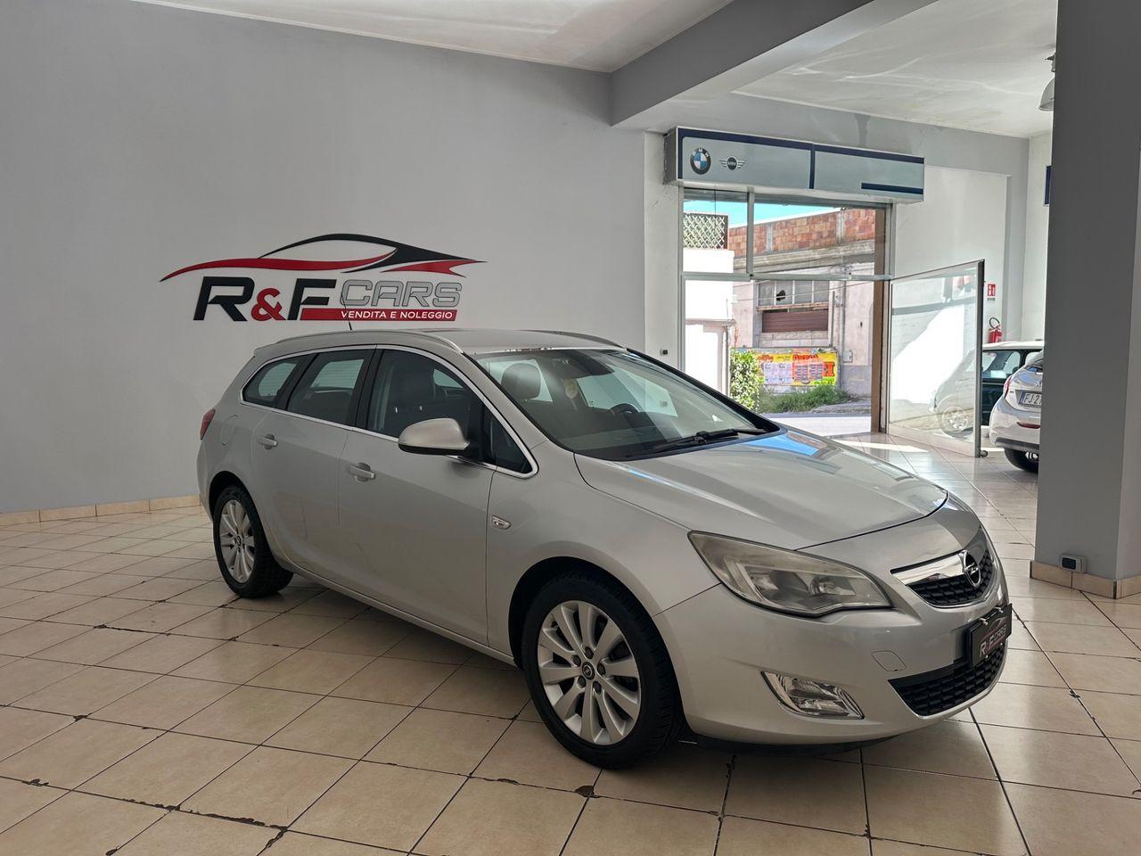 Opel Astra 2012 — interior