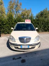 Lancia Ypsilon 1.2 - mit Benzin-Antrieb: Beige, Alcantara, Limousine