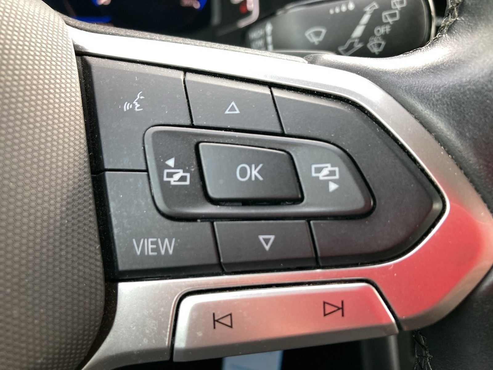 Fahrzeugabbildung Volkswagen Polo TSI Active DSG LED Navi ACC PDC SH