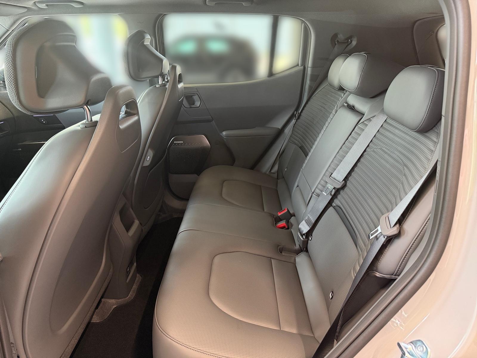 Kia EV2 61 5S BLACK 22AC DWP COM GD STY