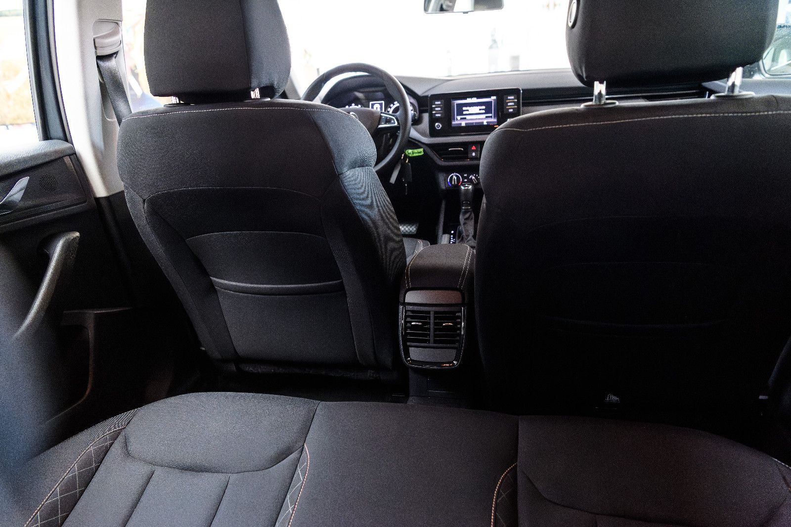 Fahrzeugabbildung SKODA Kamiq Ambition 1.0 DSG LED+AHK+SHZ+GRA