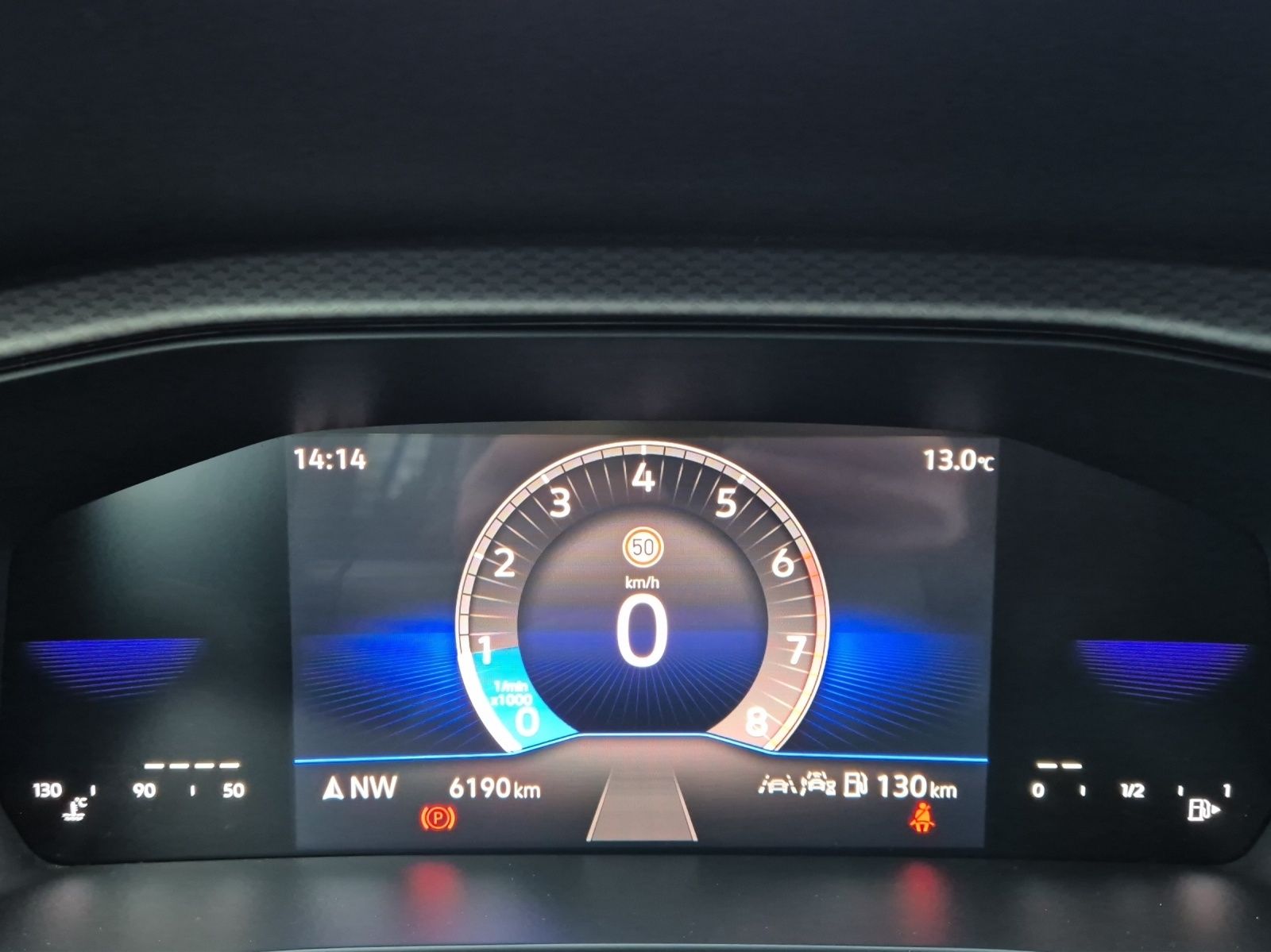 Fahrzeugabbildung Volkswagen T-Cross TSI Life LED Navi AID ACC PDC SH LM