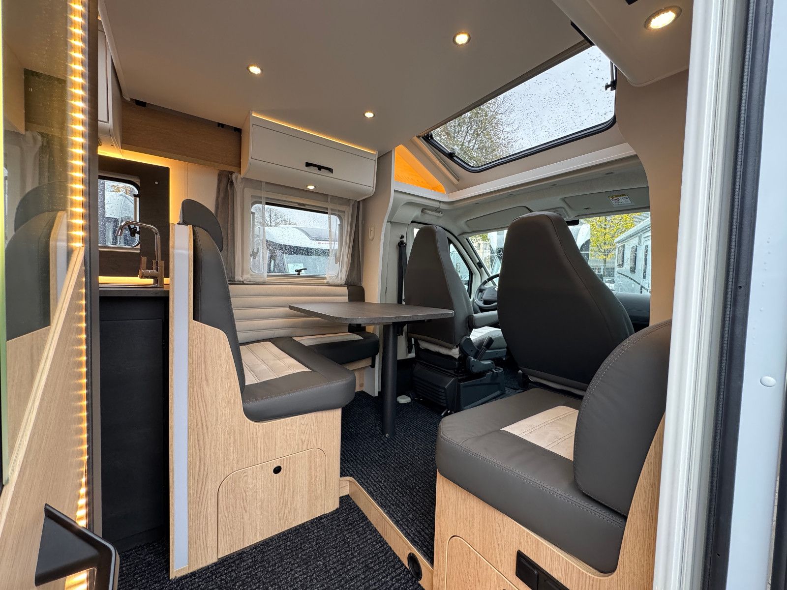 Fahrzeugabbildung Sunlight ADVENTURE EDITION T 68 1HAND KEIN MIETER HUBBETT