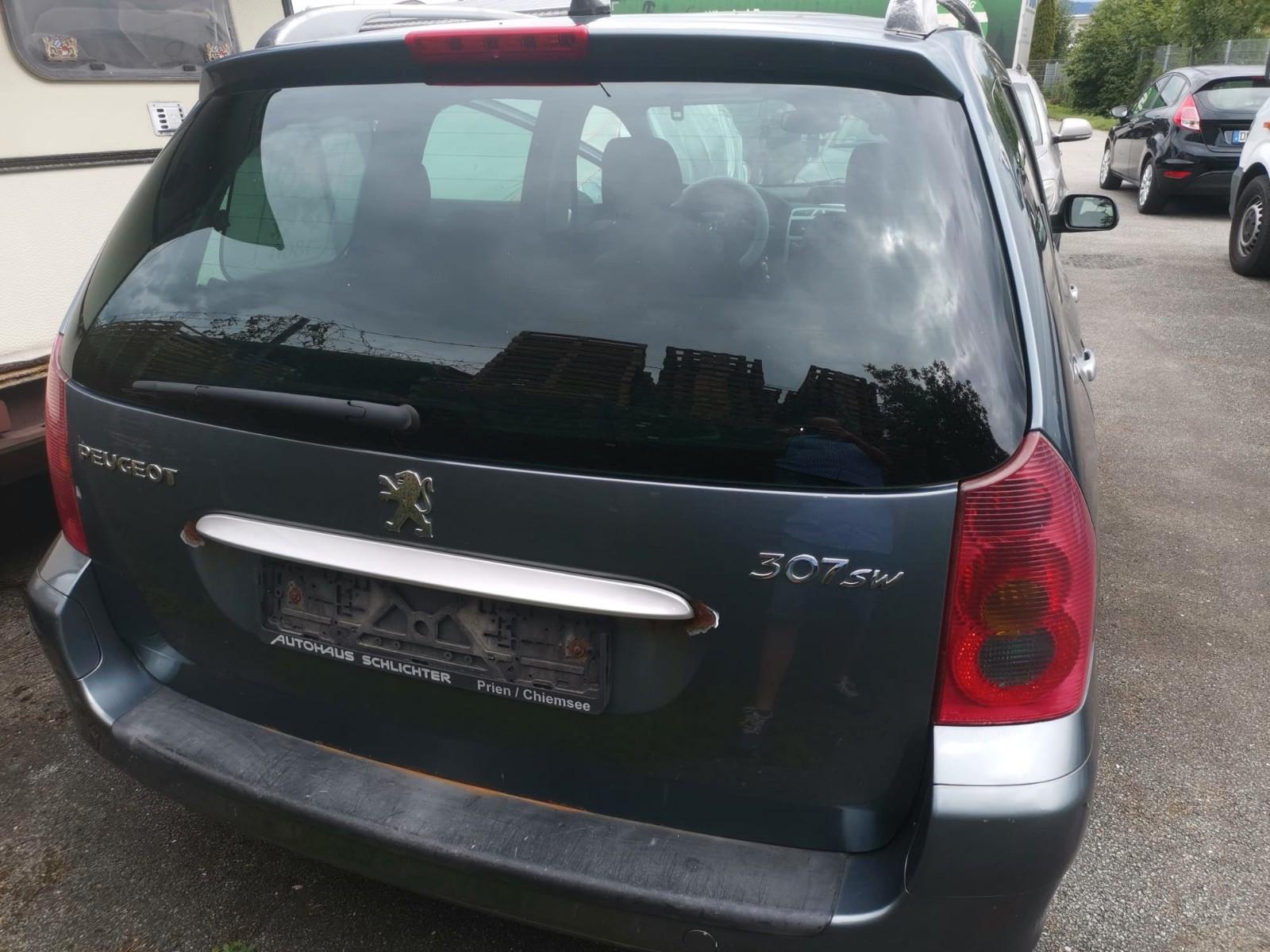 Peugeot 307 2004 — engine 1.560 cm³, 109 HP (80kW)