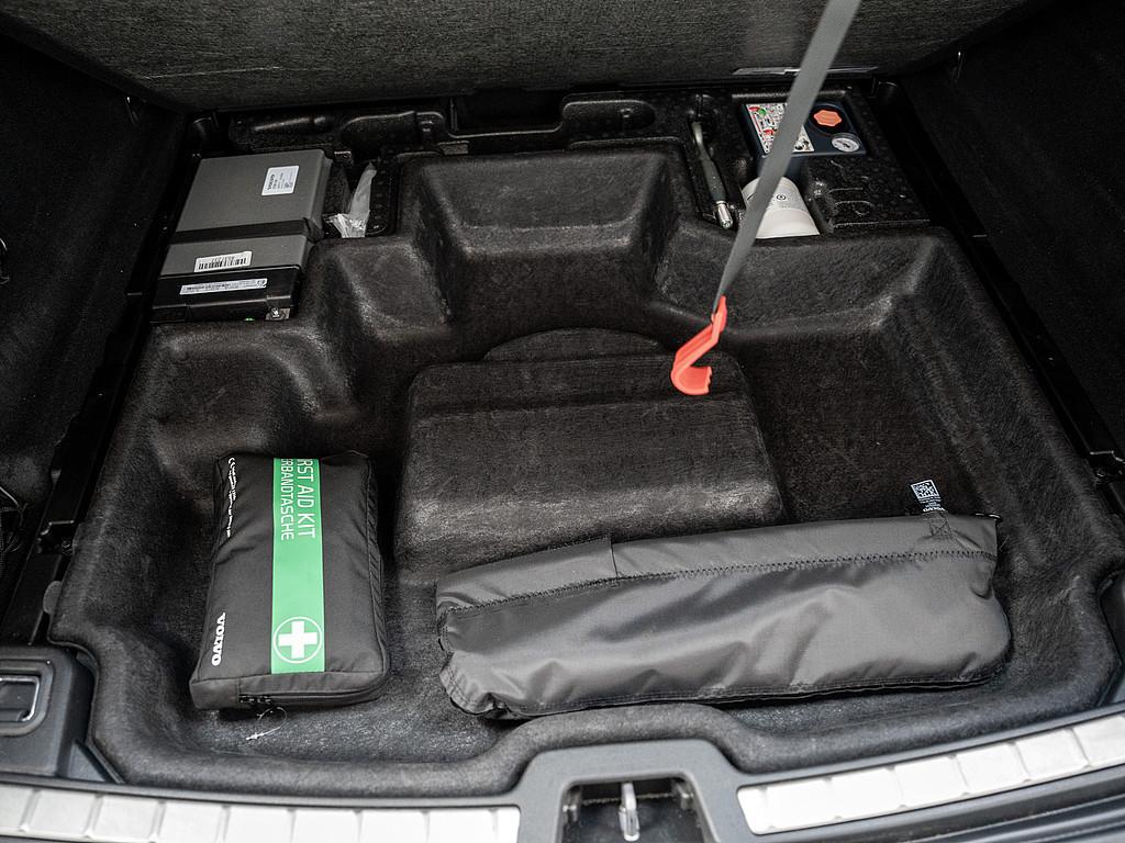Volvo XC60 B4 Momentum Pro LED SCHEINWERFER ACC KAMERA