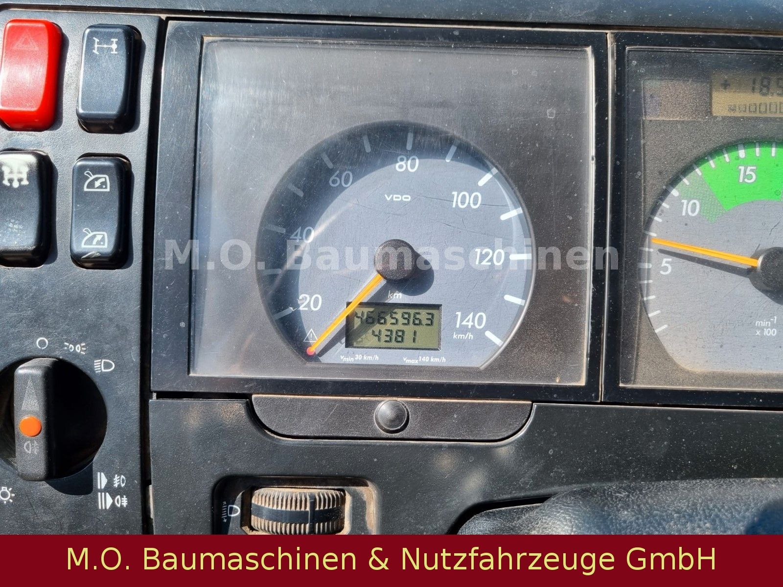 Fahrzeugabbildung Mercedes-Benz Vario 818 D / Euro 5  / Zöller Micro XL /