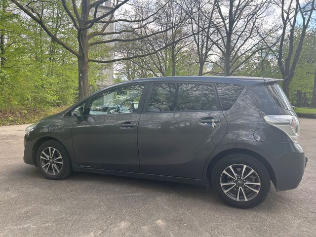 TOYOTA Verso