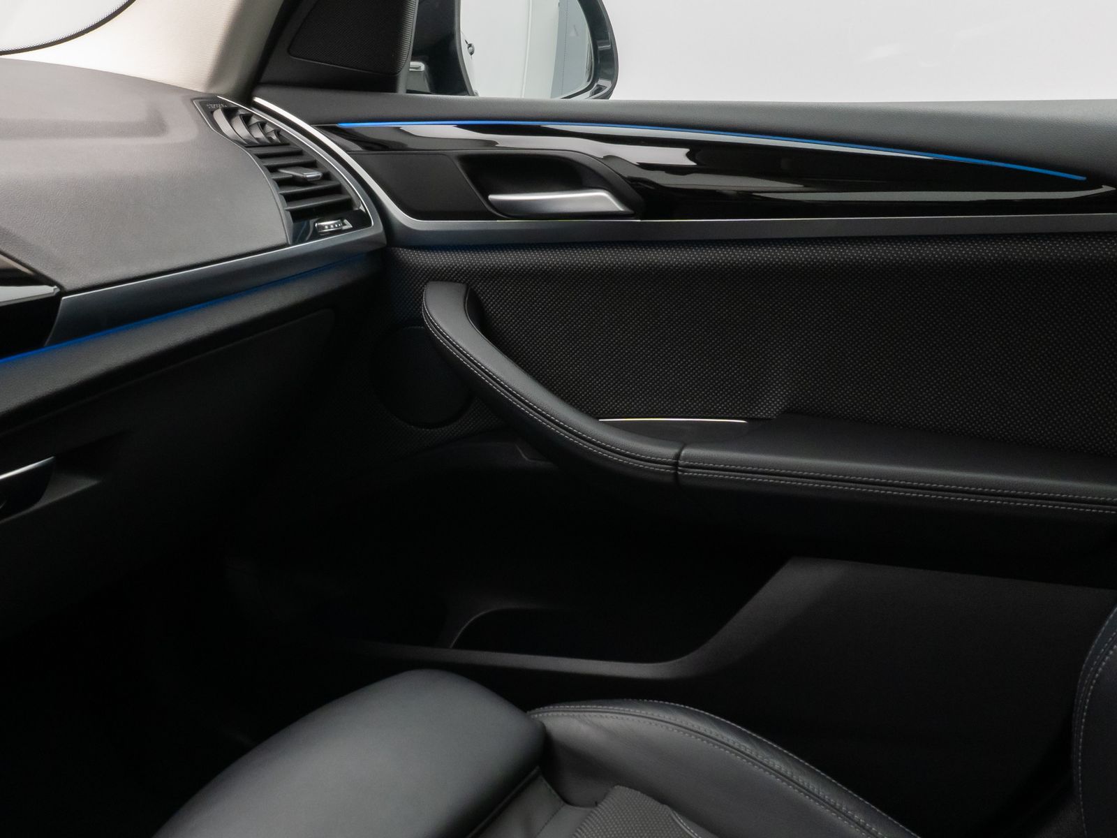 Fahrzeugabbildung BMW X3 xD30e xLine Kamera DAB HiFi Komfort Sport LED