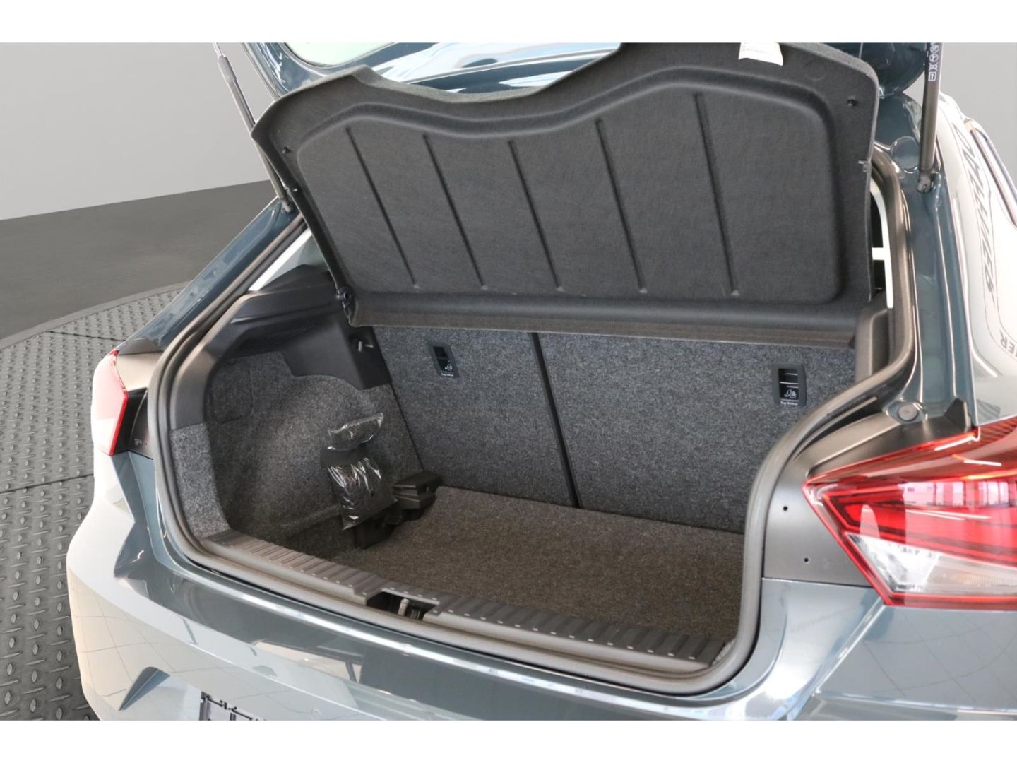 Fahrzeugabbildung SEAT Ibiza Style Automatik Kamera Navi SHZ PDC Alu LE