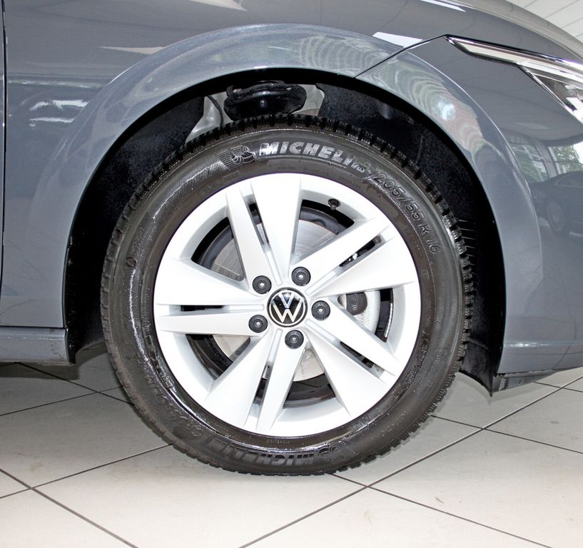 Volkswagen Golf VIII 1.0 TSI DSG Life NAVI LED ACC SITZHZG