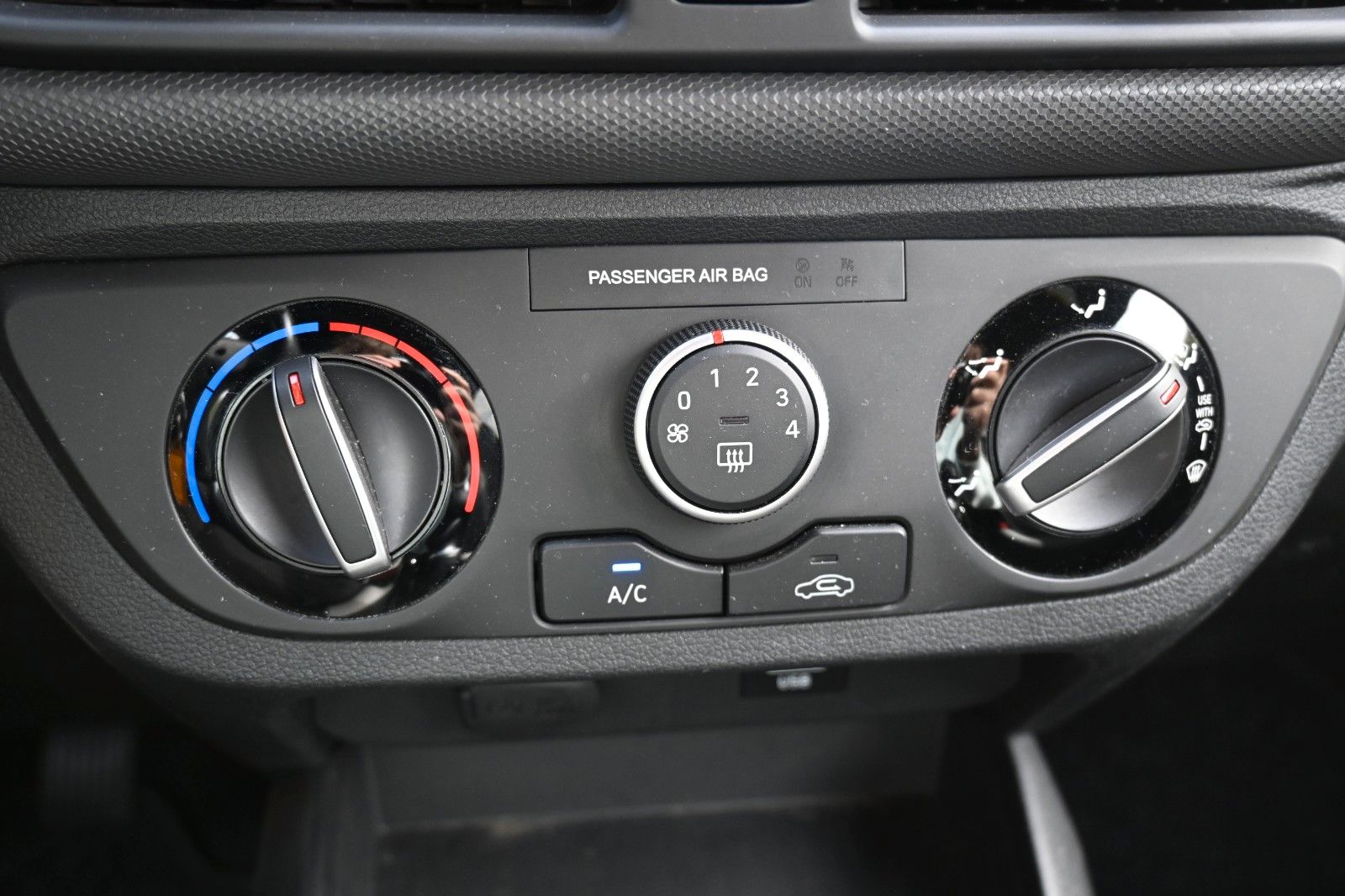 Fahrzeugabbildung Hyundai i10 Connect & Go*NAV*SIHZG*RFK*MIETKAUF