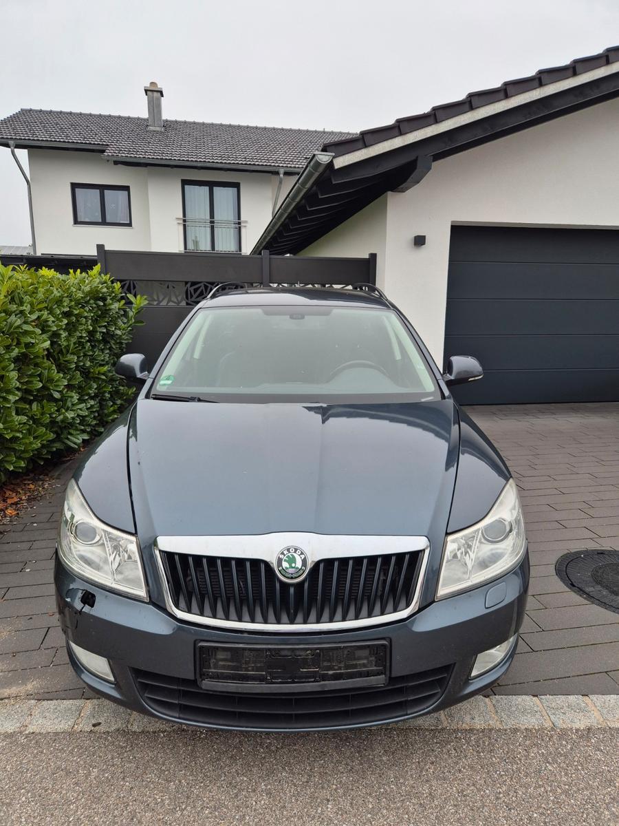 Skoda Octavia 2011 — interior