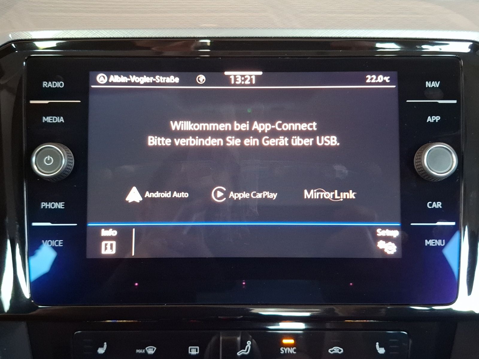 Fahrzeugabbildung Volkswagen Passat Variant TSI Business DSG Matrix Navi ACC