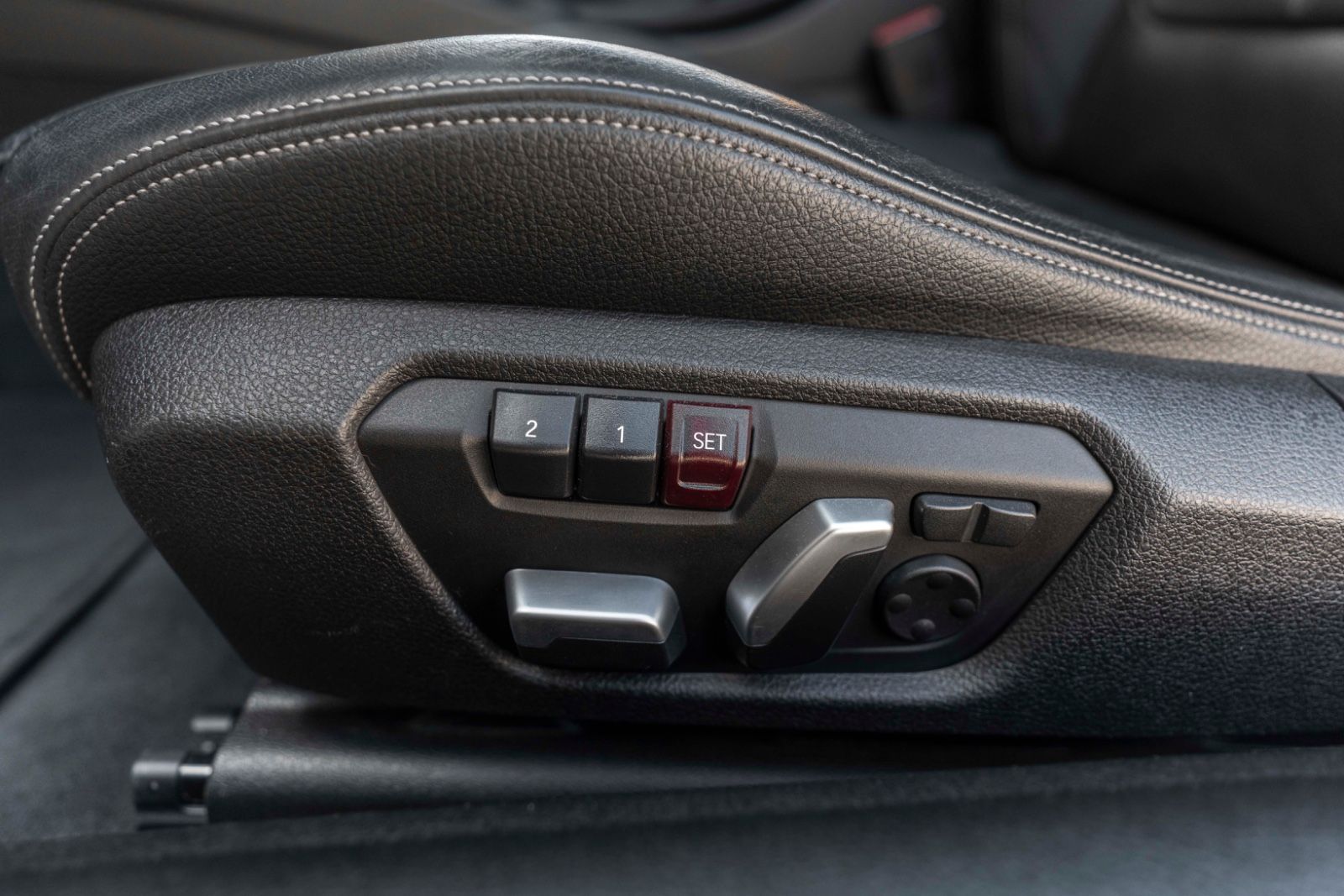 Fahrzeugabbildung BMW 430IX M-PERFORMANCE H&K HUD LED KAM CARPLAY ALC