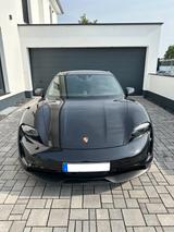 Porsche Taycan 4S - schwarze Porsche Taycan