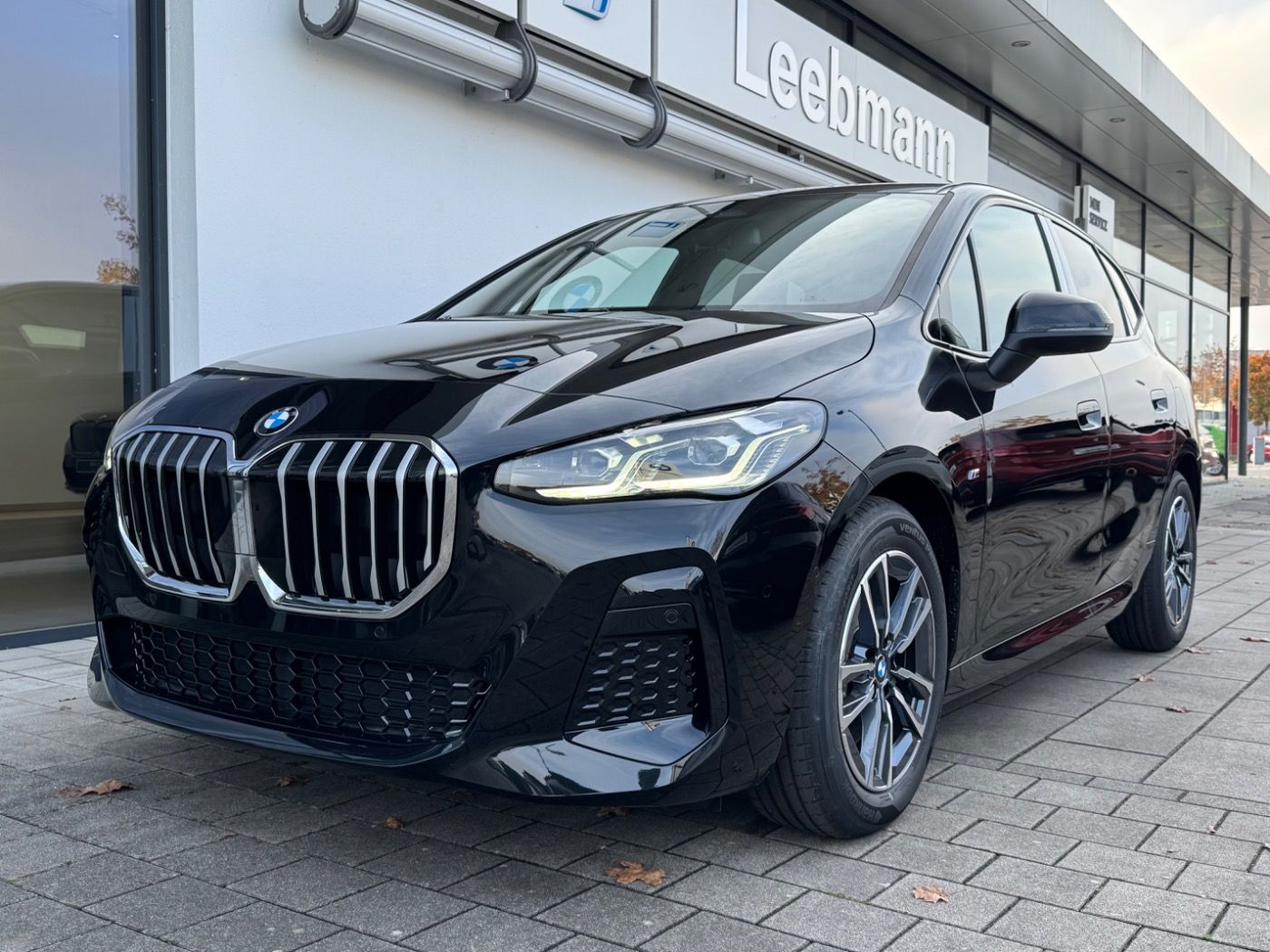 Fahrzeugabbildung BMW 223i Active Tourer M-Sportpaket PremiumPaket