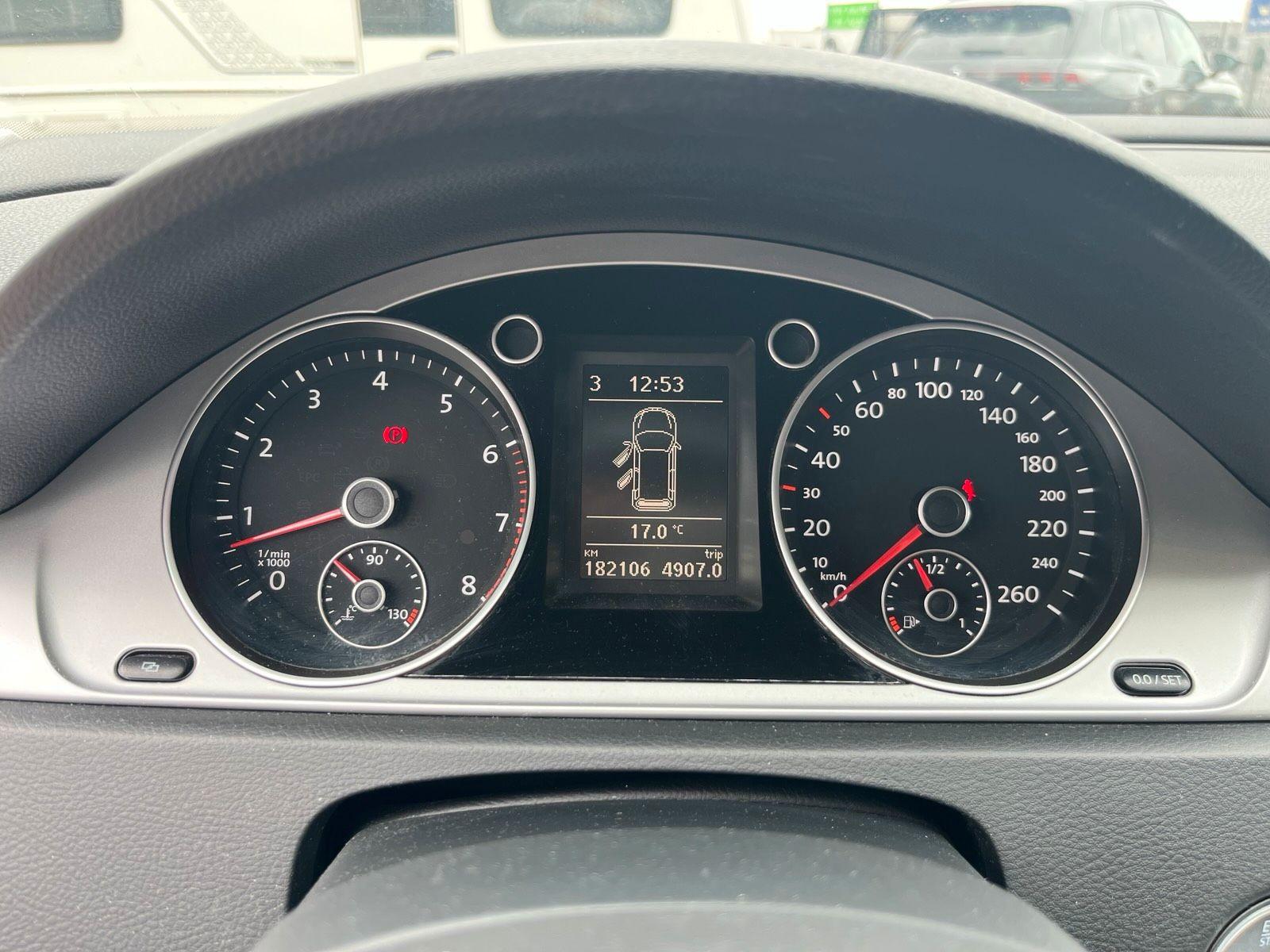 Volkswagen Passat 2012 — photo 14