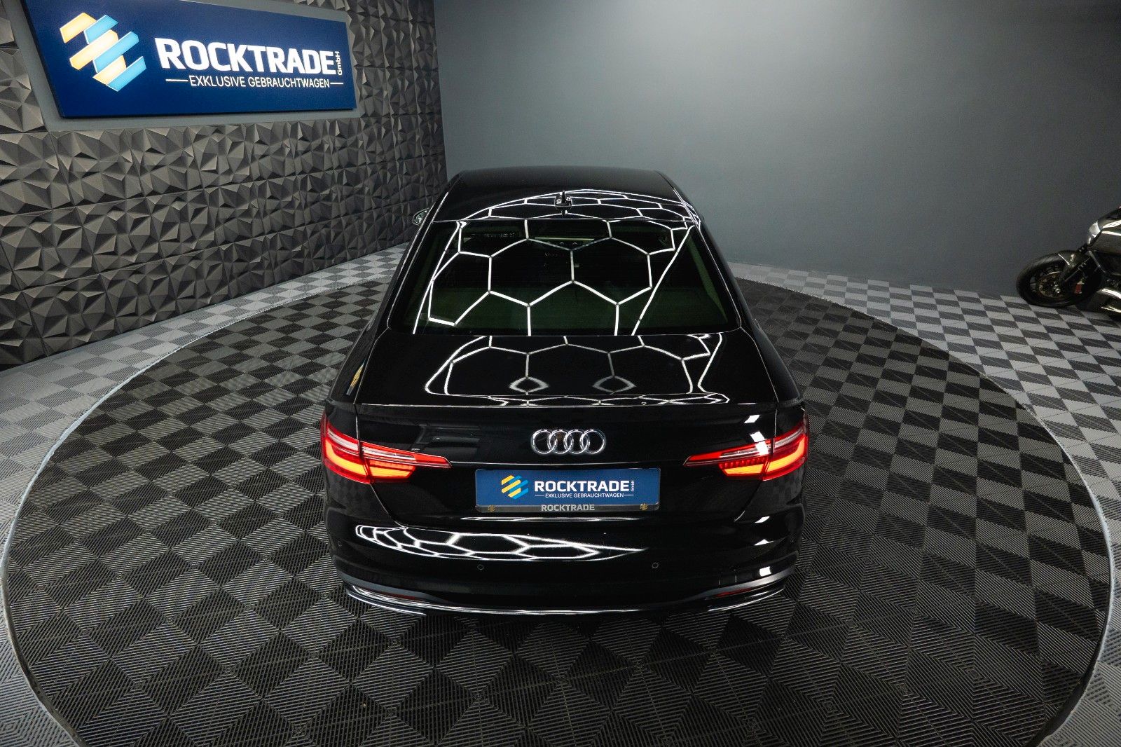 Fahrzeugabbildung Audi A4 Lim. 40 TFSI advanced Sport *DAB*LED*ACC*