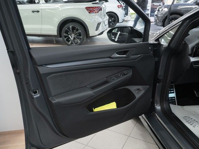 Golf VIII Variant R-Line eTSI DSG Black-Style Pa