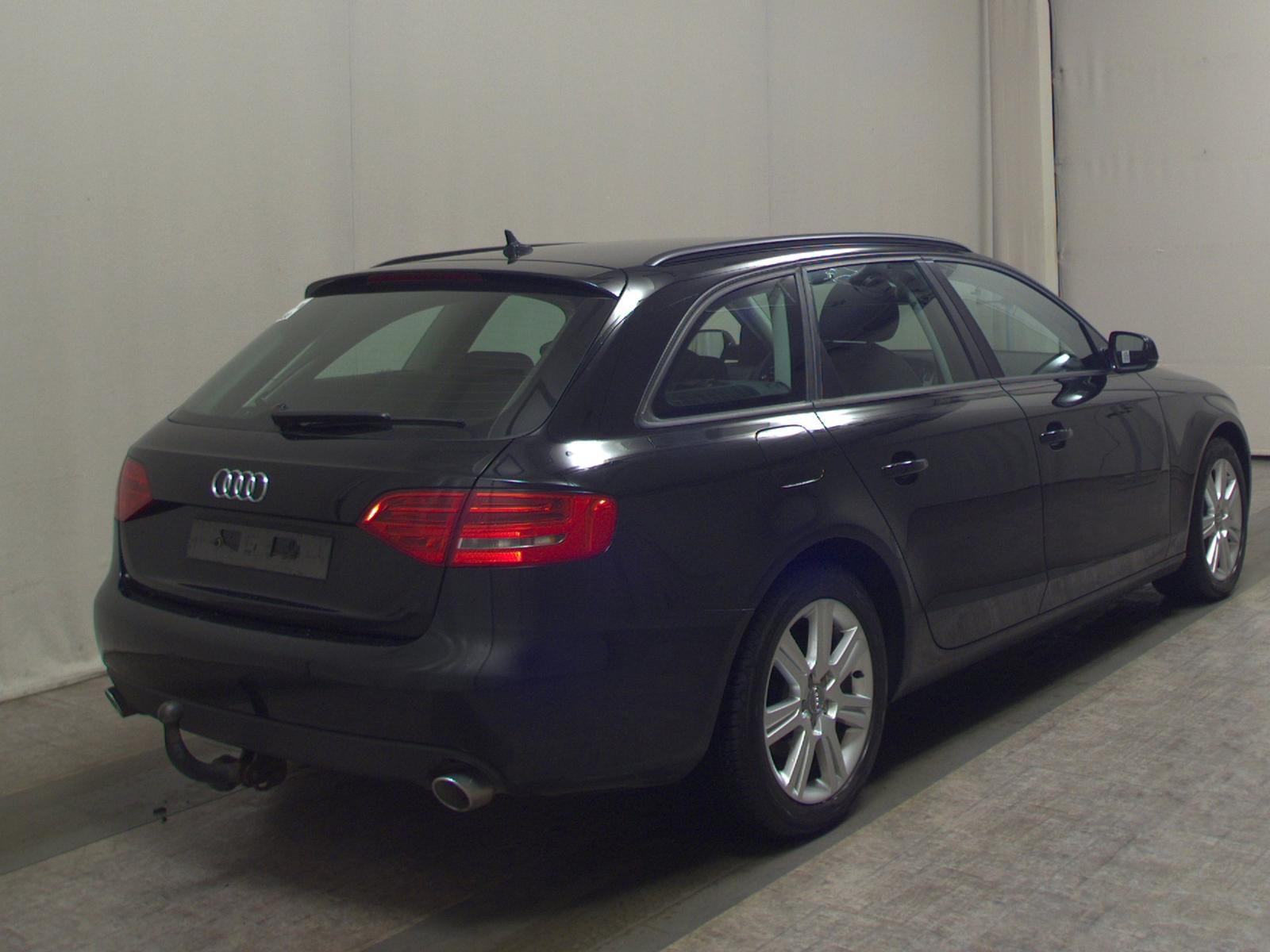 Audi A4 2011 — двигун 2.967 cm³, 239 HP (176kW)