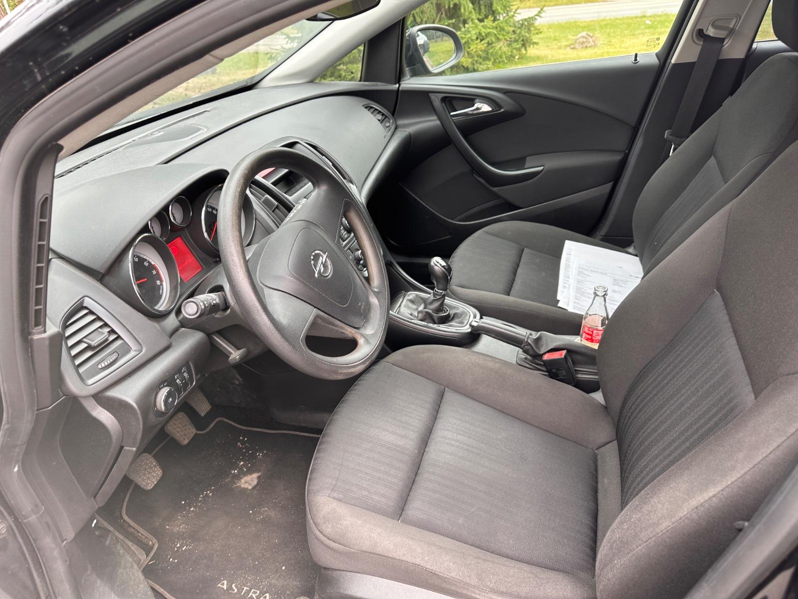 Opel Astra 2015 — photo 8