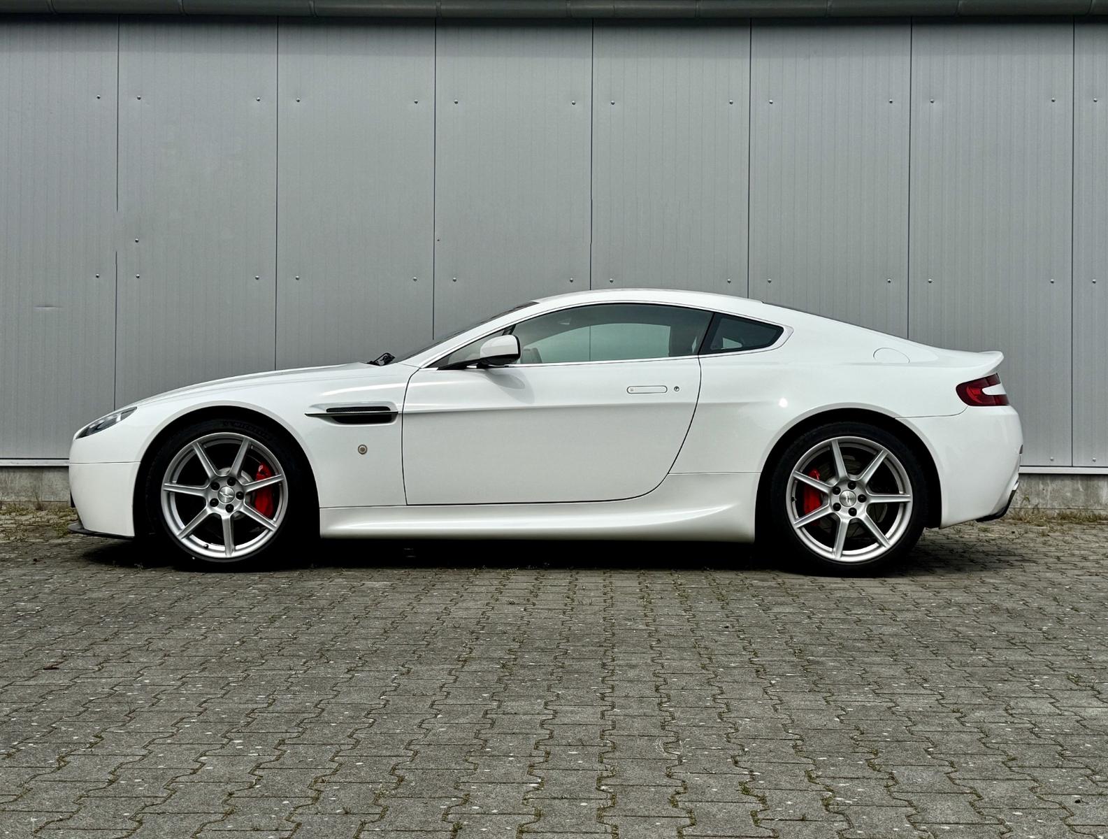 Aston Martin V8 Vantage 4.3l Sportshift Leder Bordeaux