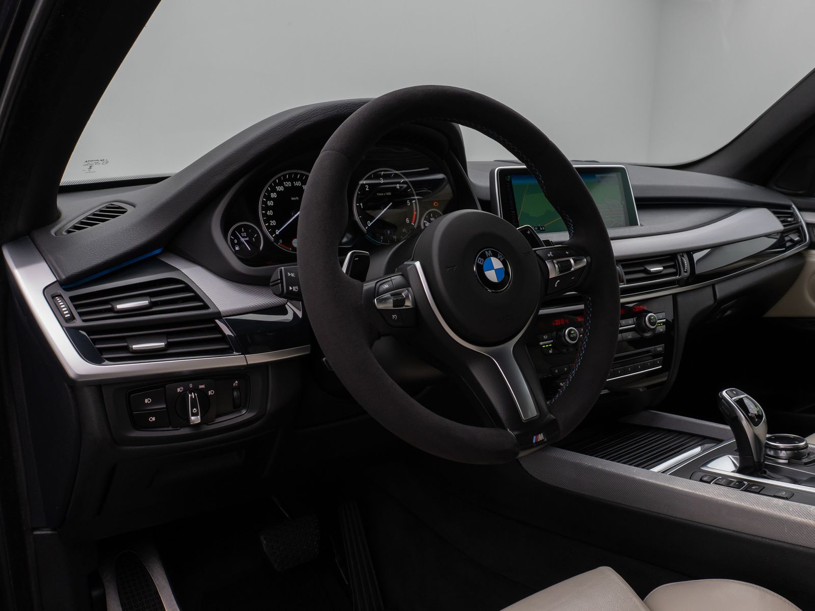 Fahrzeugabbildung BMW X5 xD30d M Sport HUD HiFi NaviPro PDC LED Leder