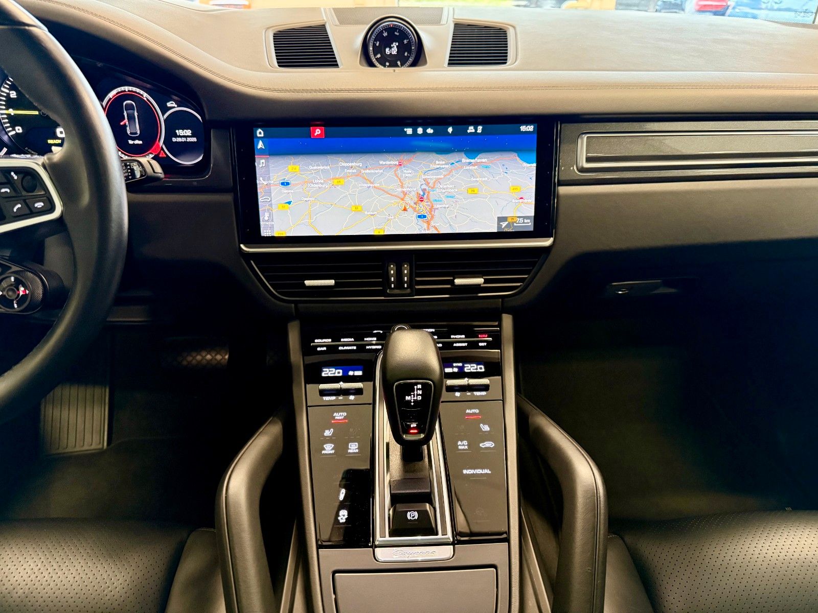Fahrzeugabbildung Porsche Cayenne E-Hybrid ACC/Panorama/21Zoll/APPROVED