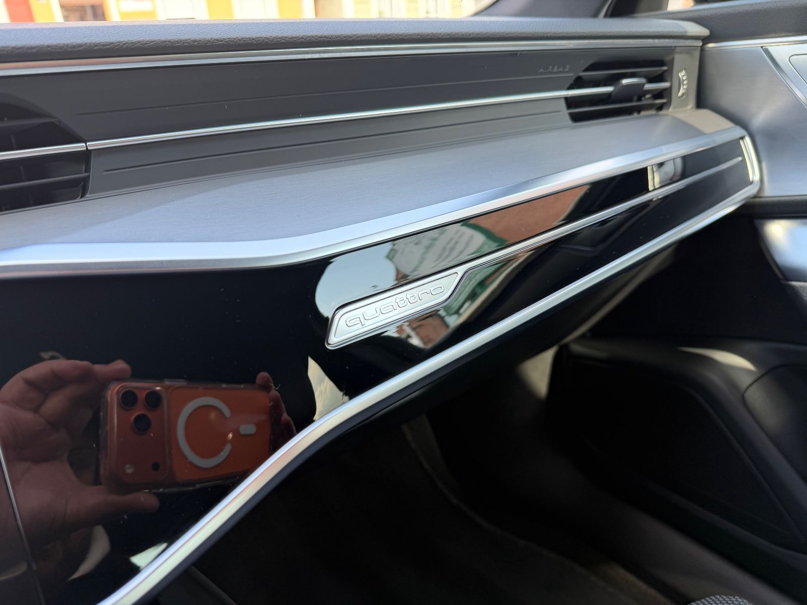 Fahrzeugabbildung Audi A6 Lim. 50 TFSI e quattro sport S-LINE BLACK EDI