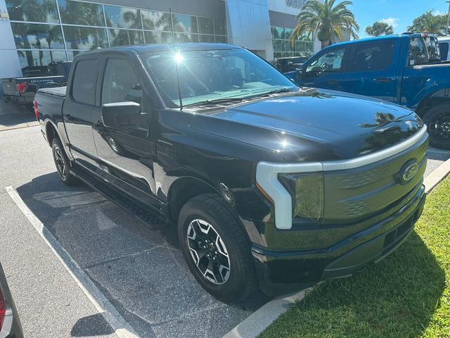 Ford F 150 Lightning SXT AWD  Elektro 2023 schwarz