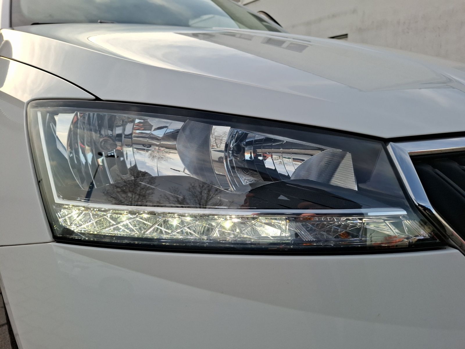 Fahrzeugabbildung SKODA Fabia 1.0  Active Cool-Plus Klima DAB PDC SH