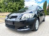 Toyota Auris 2.2 D-CAT - Toyota Auris mit Diesel-Antrieb: 2.2