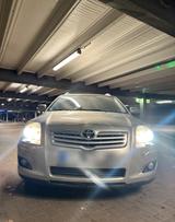 Toyota Avensis 2.0 D-4D - Toyota Avensis in Hannover