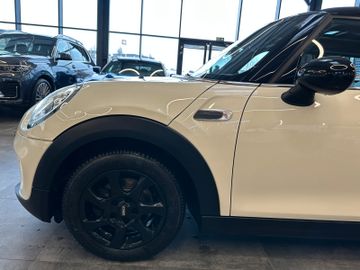 MYAUTOCENTER – Gebraucht- und Jahreswagen mit Werkstattservice in Pfaffenhofen MINI Mini 5-trg. Cooper D *Navi*Pano*
