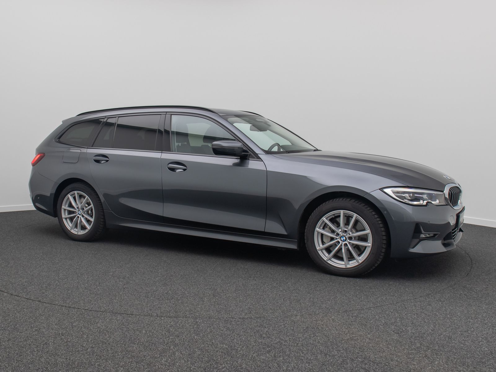 Fahrzeugabbildung BMW 330i xD SportLine Panorama DAB HiFi AHK Komfort