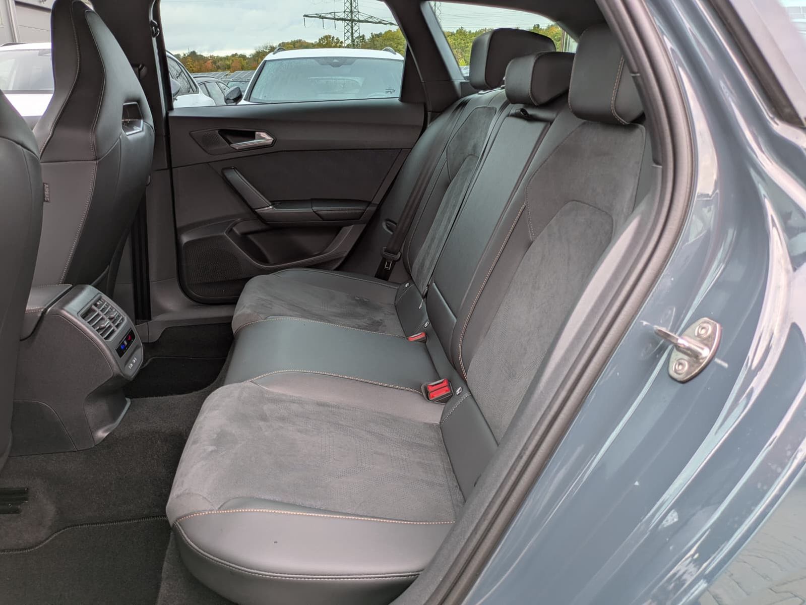 Fahrzeugabbildung CUPRA Leon 1.5 eTSI EDGE MATRIX*ACC*KAM*18"5JGARANTIE