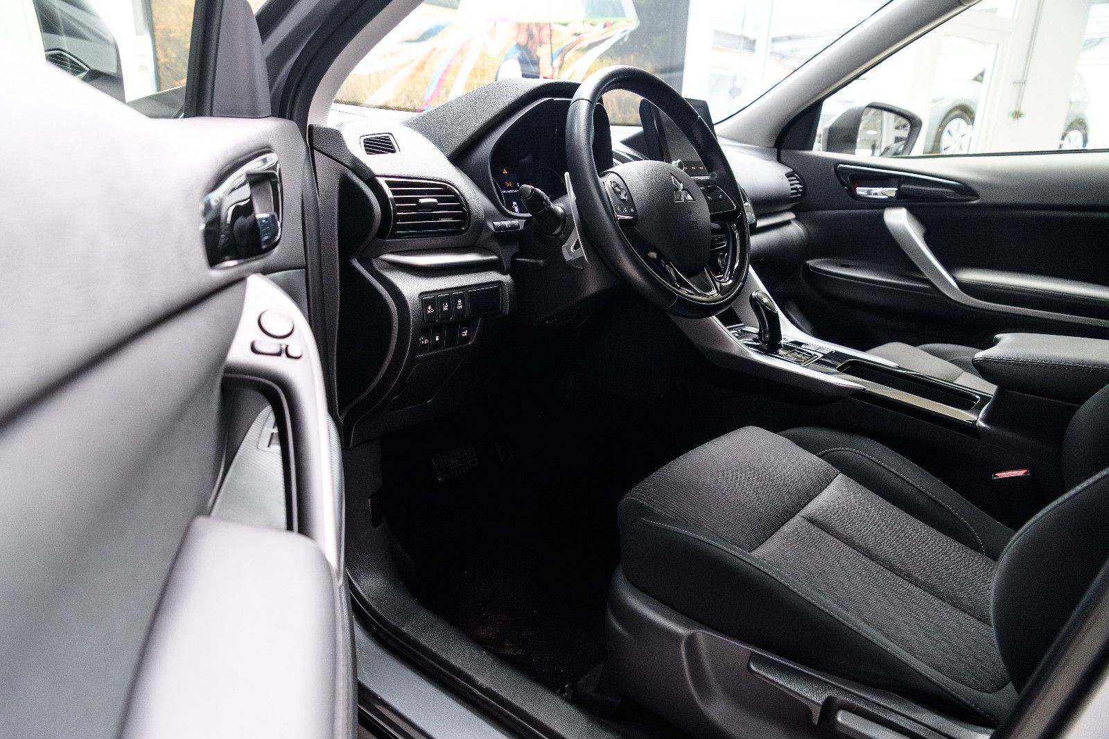 Fahrzeugabbildung Mitsubishi Eclipse Cross 2.4 PHEV 4WD +Kam +BT +SHZ +SOH97%