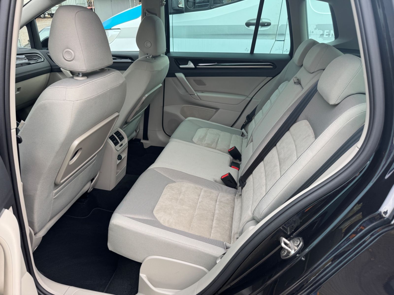 Fahrzeugabbildung Volkswagen Golf Sportsvan VII Highline Panorama+Navi+Xenon