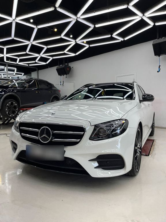 Image of Mercedes-Benz E 350