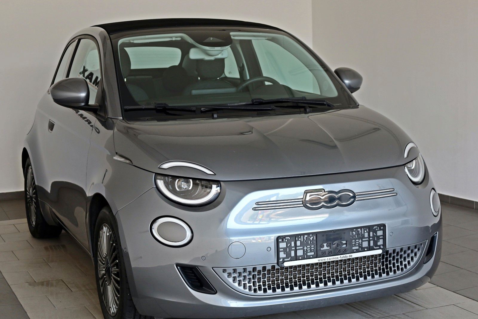 Fahrzeugabbildung Fiat 500e Icon Navi,Kamera,Panorama,8 fach bereift