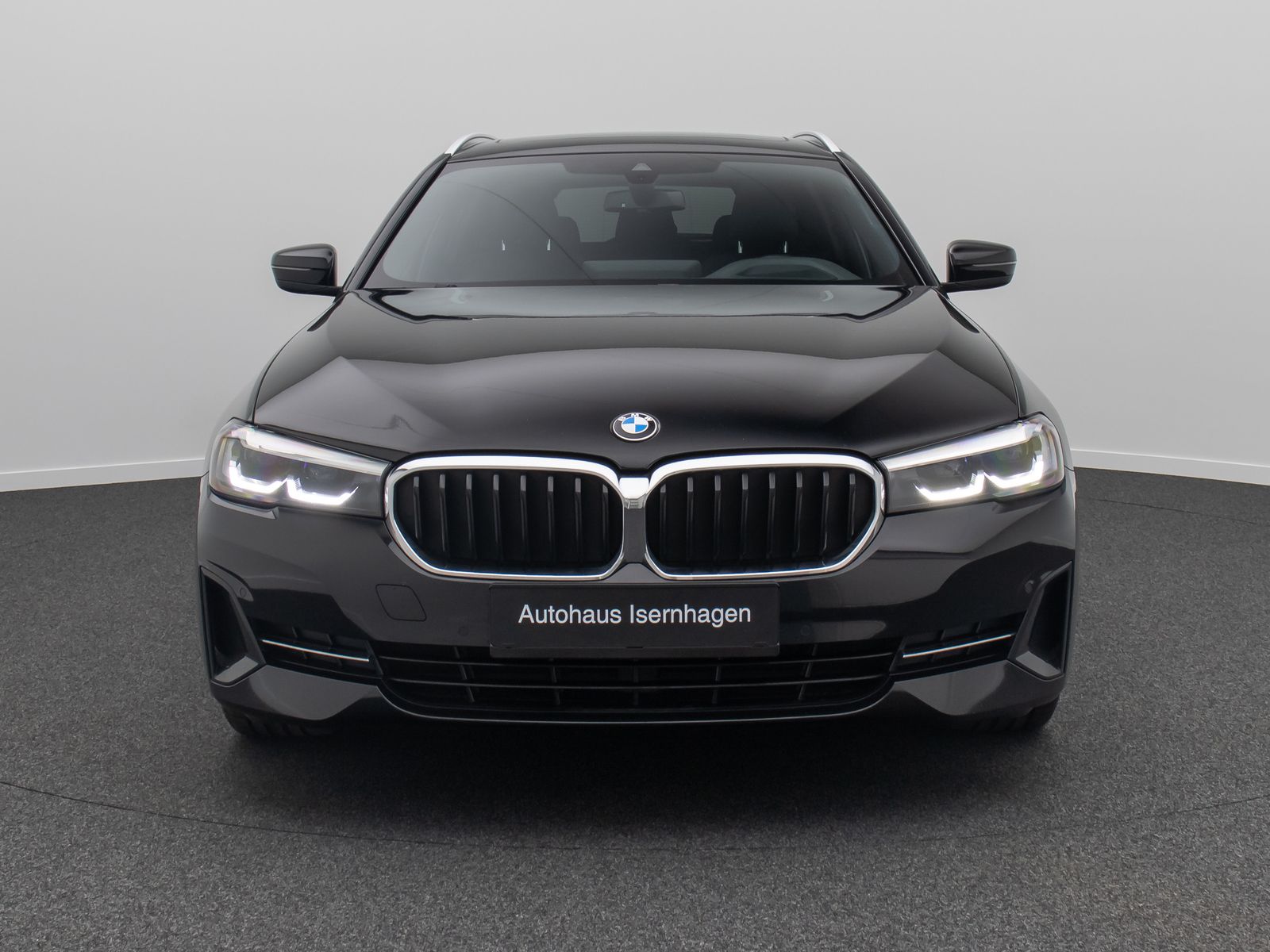 Fahrzeugabbildung BMW 530d xD Alarm HUD DAB Kamera DisplayKey Panorama