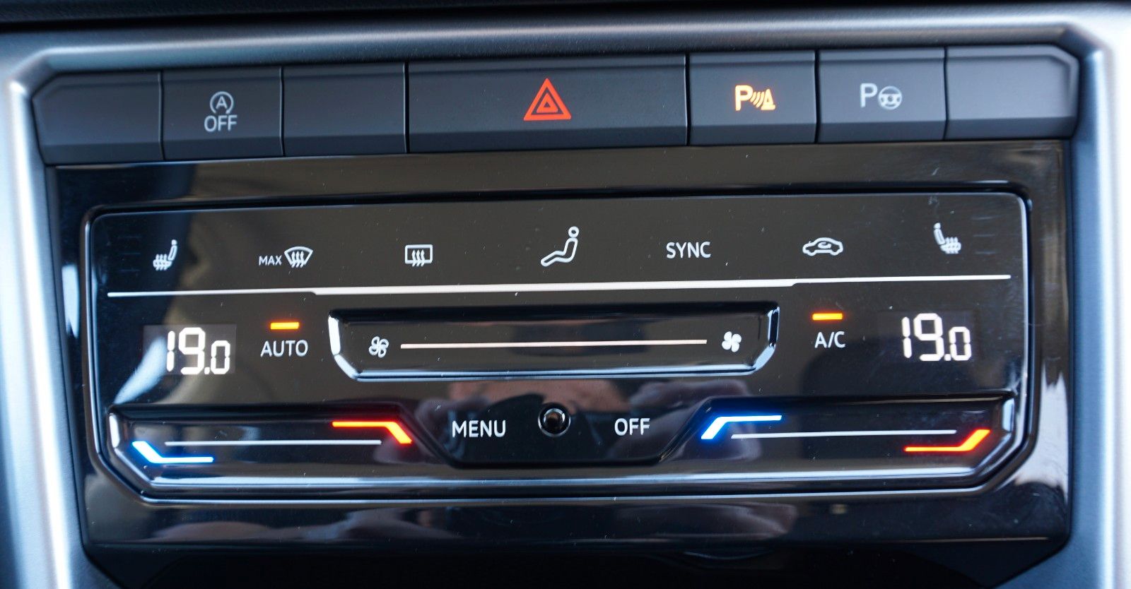 Fahrzeugabbildung Volkswagen T-Roc Life Navi,LED,Park/Lane Assist,SH