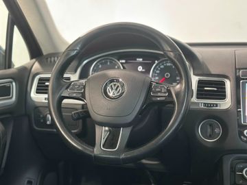 Volkswagen Touareg - 11