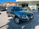 Volkswagen Touareg 3.0 V6 TDI DPF tiptronic - Volkswagen Touareg aus 2006: 3.0