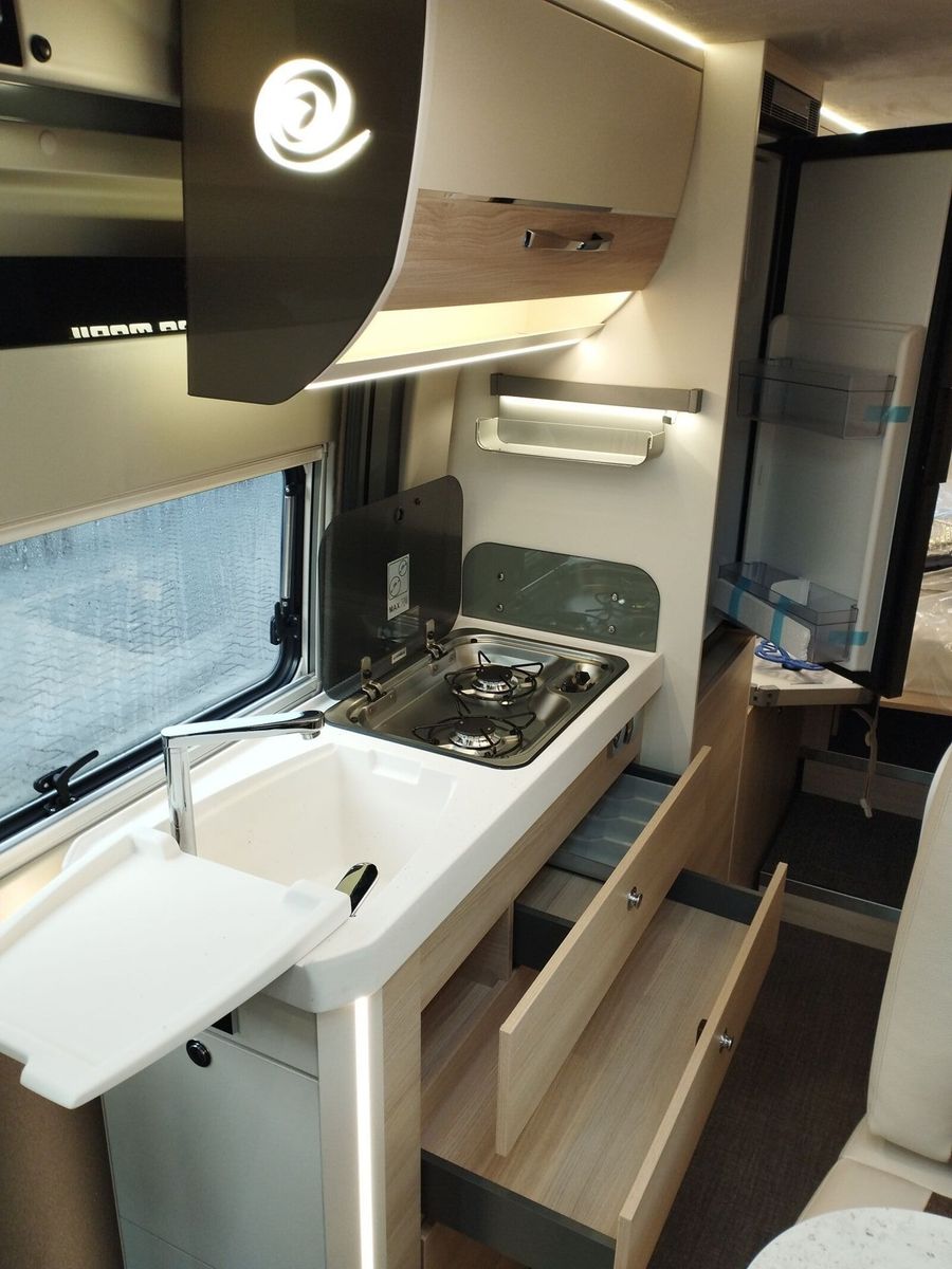 Fahrzeugabbildung Eura Mobil Van V 635 EB Klimaauto., Solar, Fahrassistenzpak