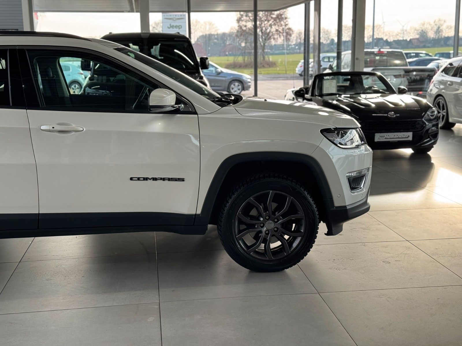 Fahrzeugabbildung Jeep Compass 1.4T Limited 4WD "Pano AHK Winterpaket"
